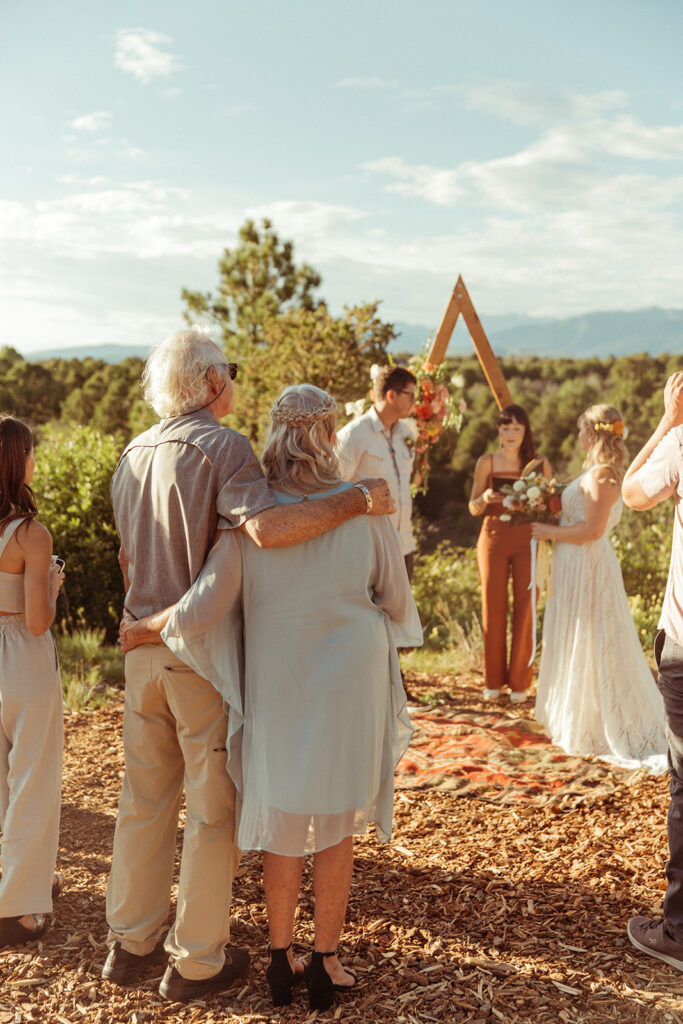 intimate-backyard-wedding-ceremony