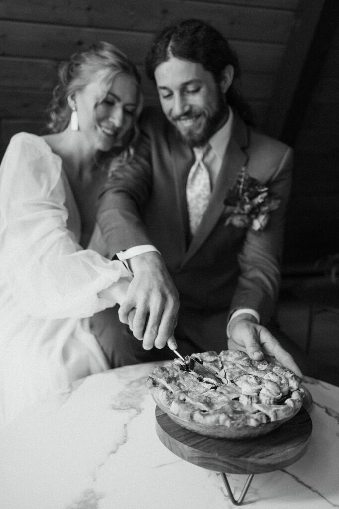 wedding pie for aframe elopement