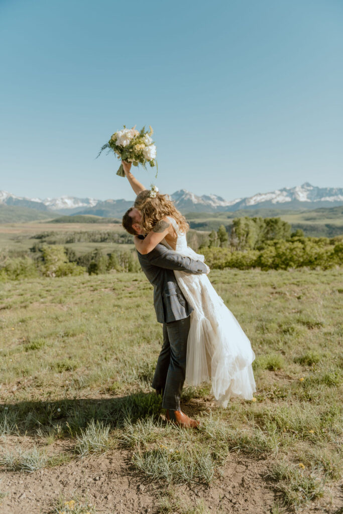 intimate-wedding-telluride-colorado-sleighs-and-wagons