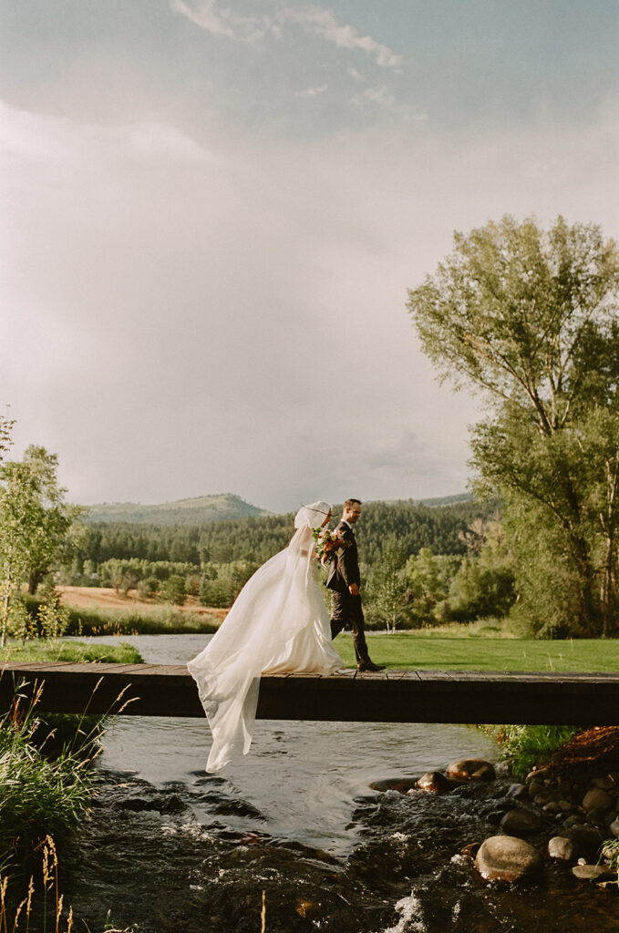 vintage-elegant-backyard-wedding
