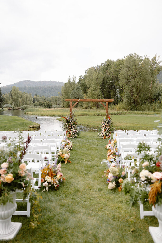 adela-flora-ceremony-florals